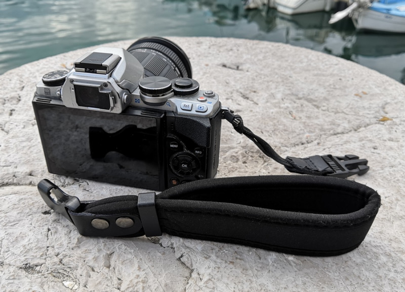 Ремешок на руку для фотоаппарата SONY NEX-5T своими руками.