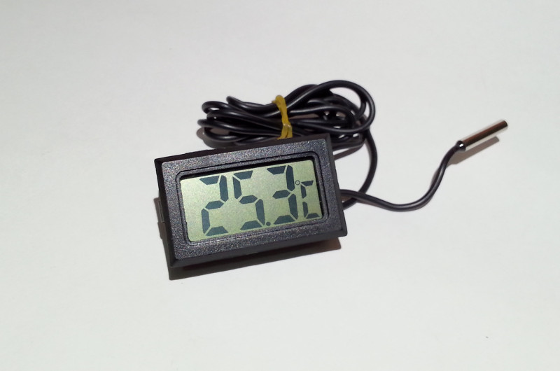 Автомобильные электронные термометры с выносным датчиком